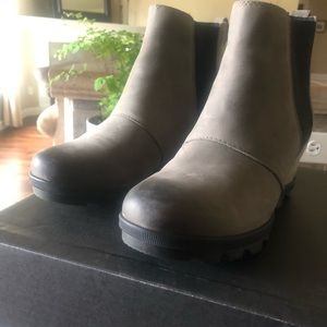Sorel 7.5 wedge boots
